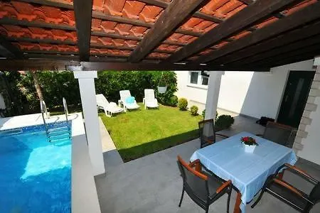 Relax Holiday Podstrana